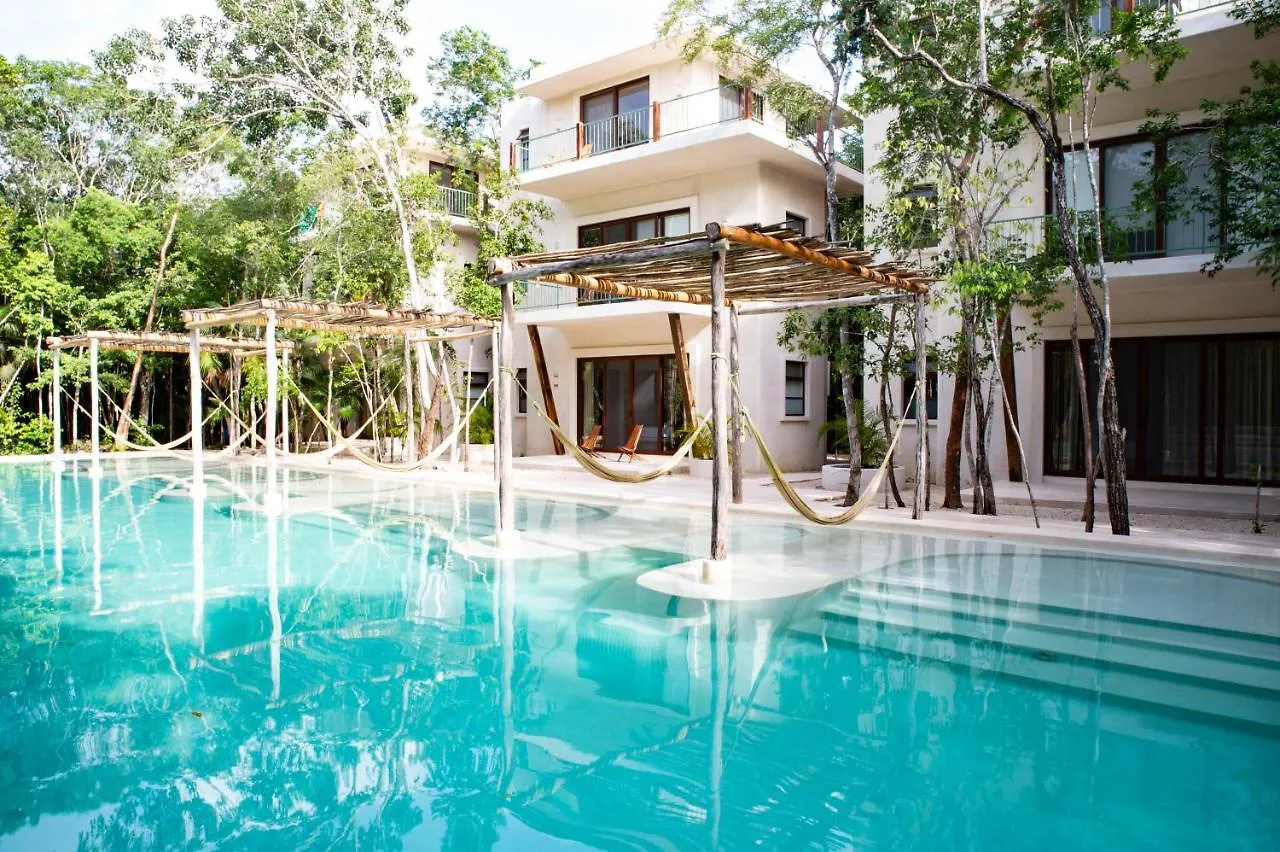 Hostel The Beehive Experience At Holistika Tulum Hotel